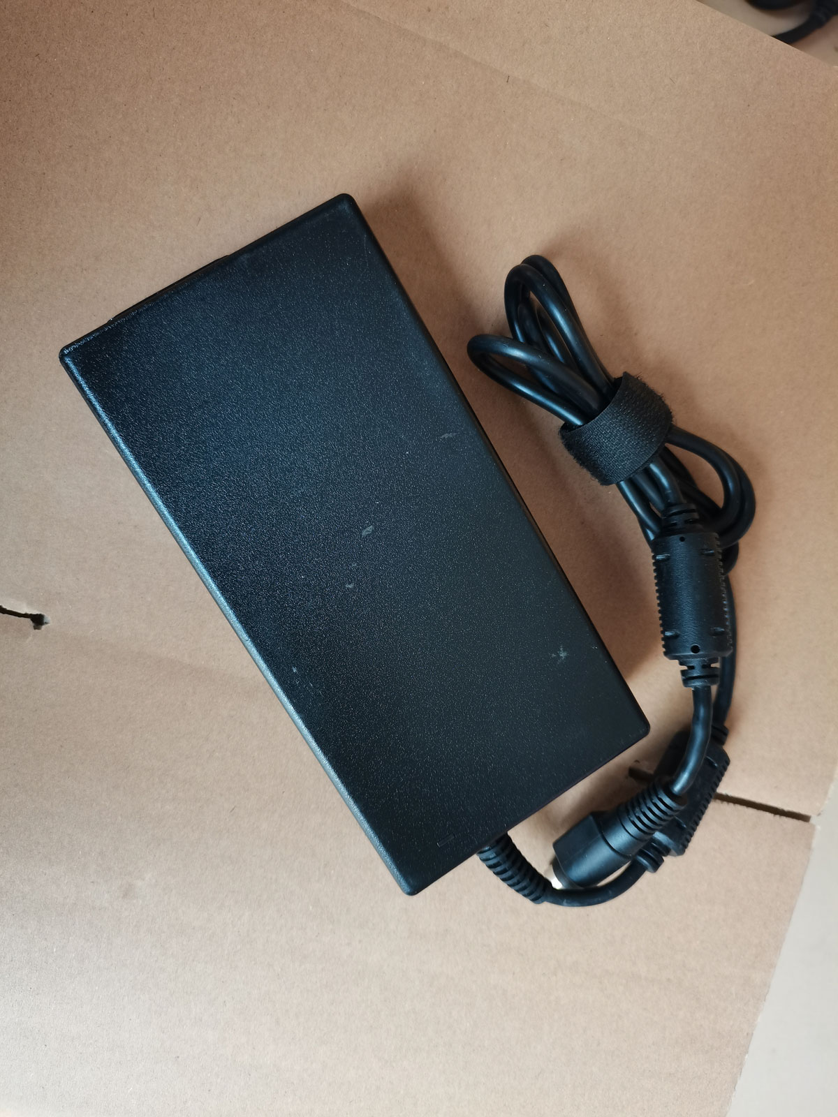 OEM دلتا 230 واط 19.5 فولت 11. - مراجعة Pc Gaming Uk وسعره