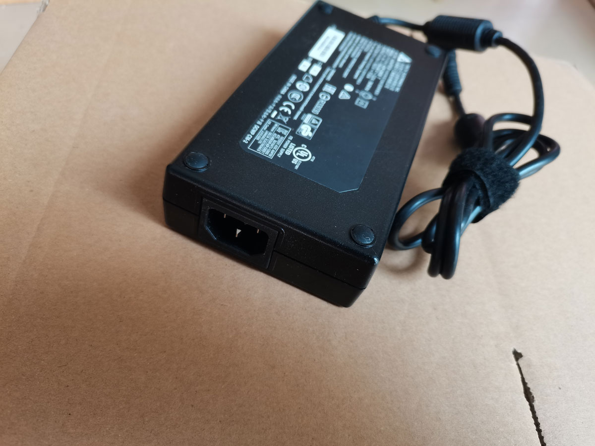 OEM دلتا 230 واط 19.5 فولت 11. - مراجعة Pc Gaming Uk وسعره